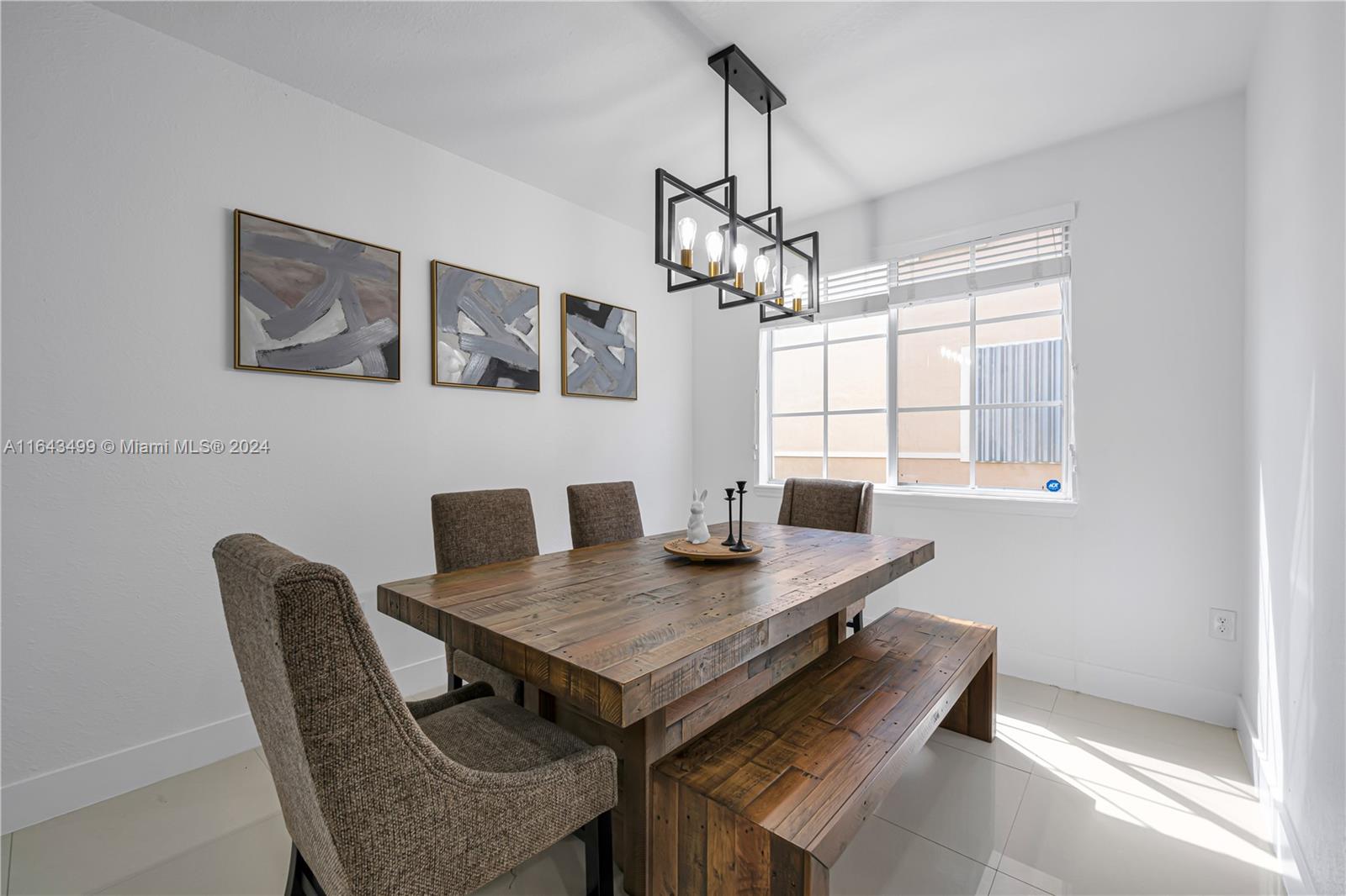 SUNSET LAKE TOWNHOMES - Residential Lease