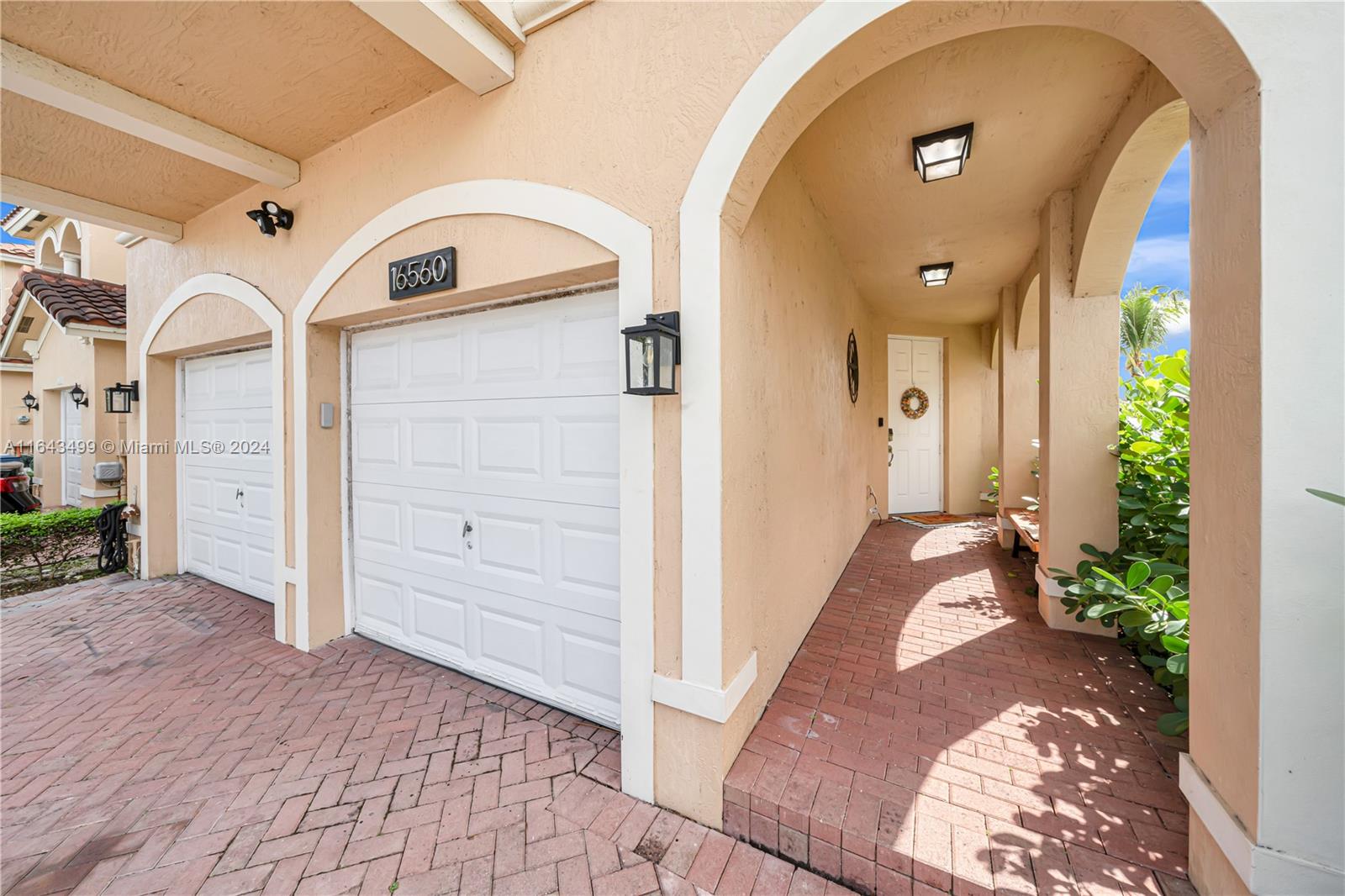 SUNSET LAKE TOWNHOMES - Residential Lease