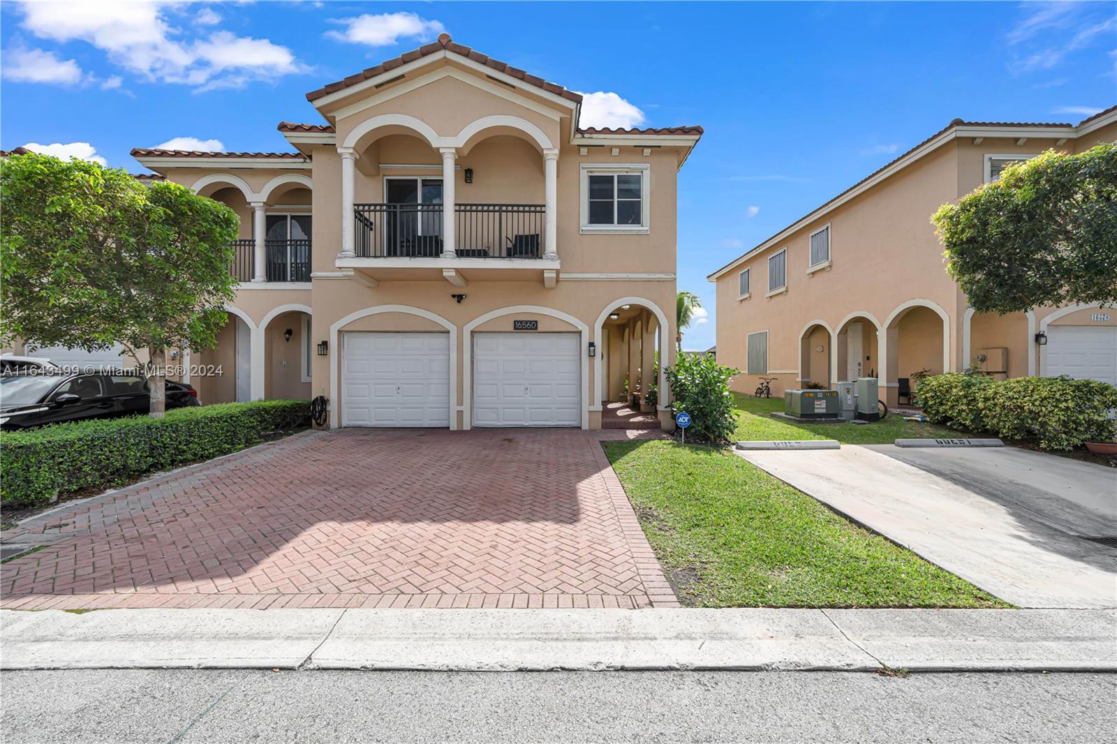 SUNSET LAKE TOWNHOMES - Residential Lease