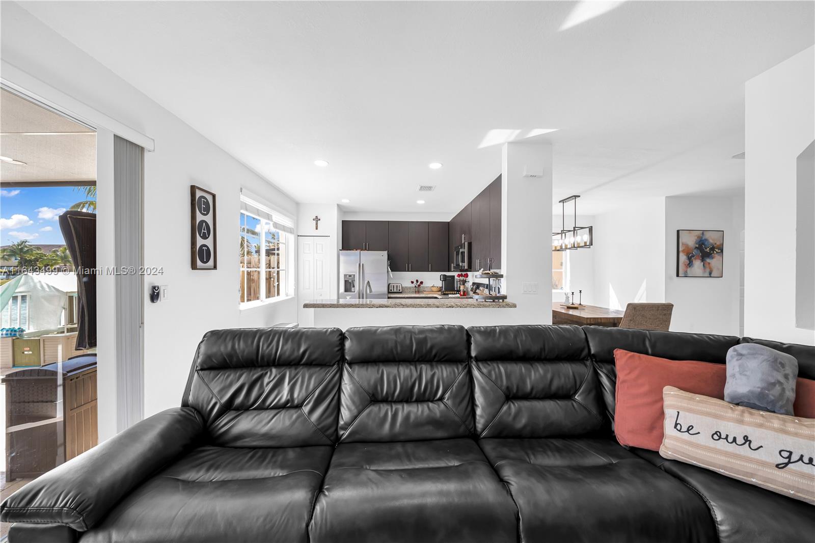SUNSET LAKE TOWNHOMES - Residential Lease