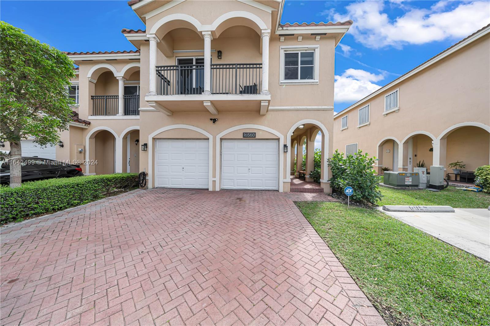 SUNSET LAKE TOWNHOMES - Residential Lease