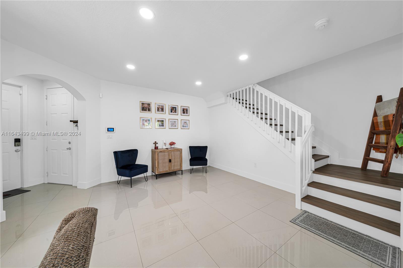 SUNSET LAKE TOWNHOMES - Residential Lease