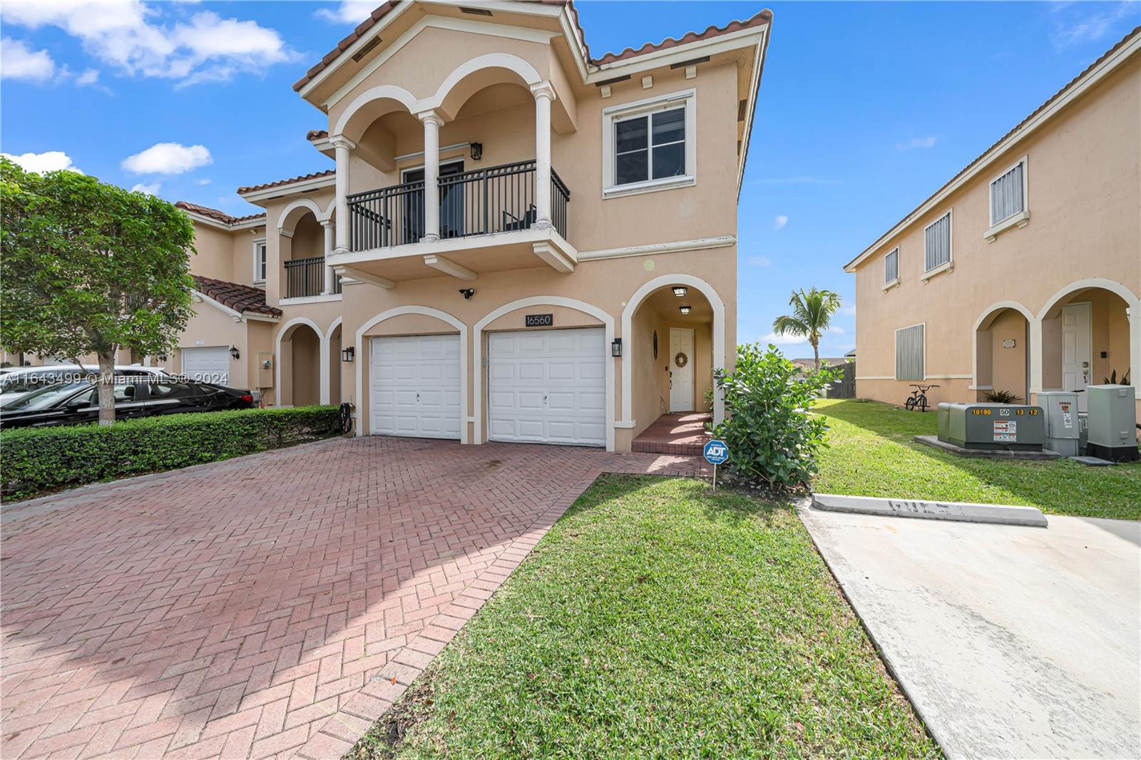 SUNSET LAKE TOWNHOMES - Residential Lease