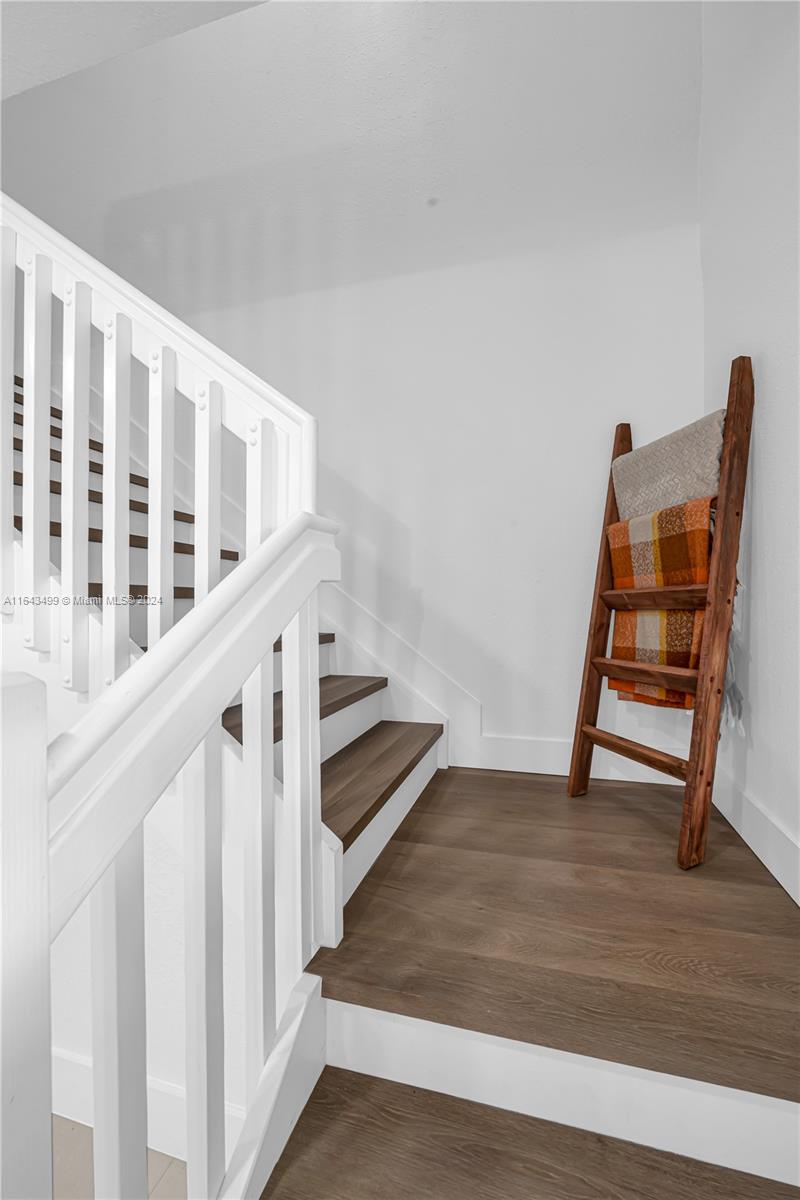 SUNSET LAKE TOWNHOMES - Residential Lease