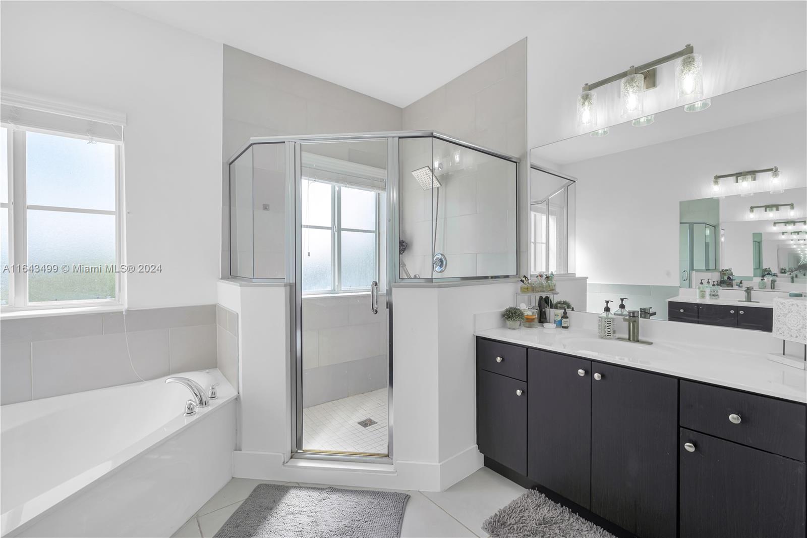 SUNSET LAKE TOWNHOMES - Residential Lease