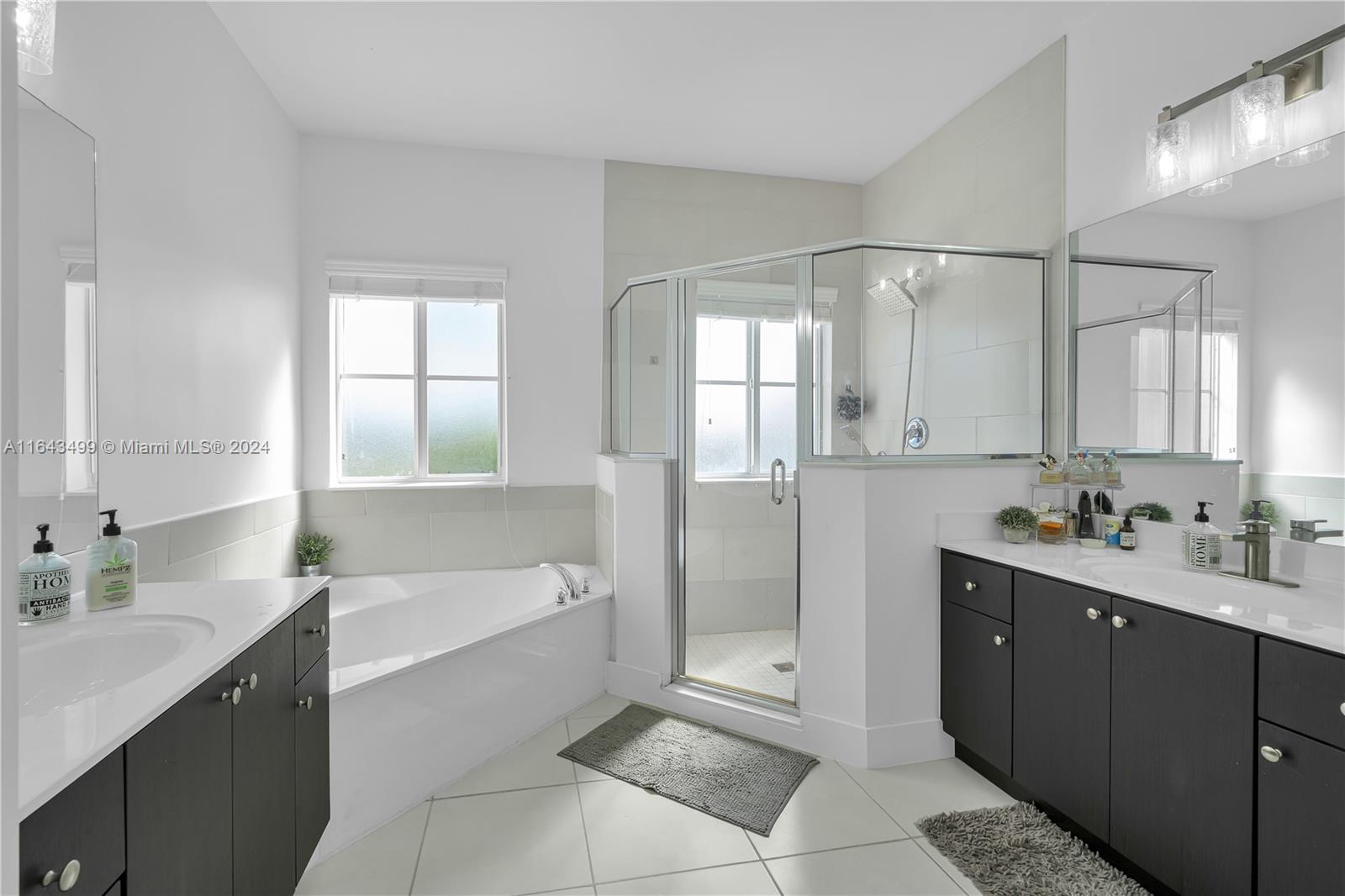 SUNSET LAKE TOWNHOMES - Residential Lease