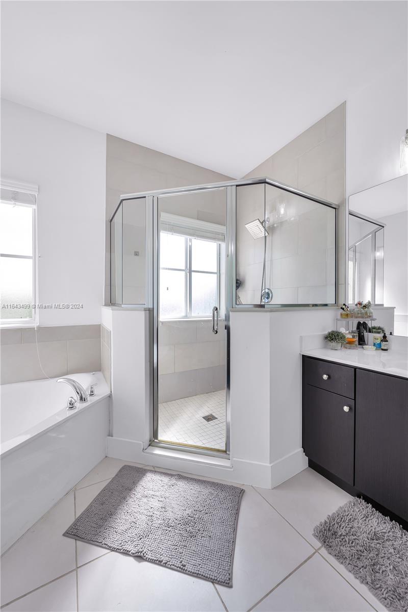 SUNSET LAKE TOWNHOMES - Residential Lease