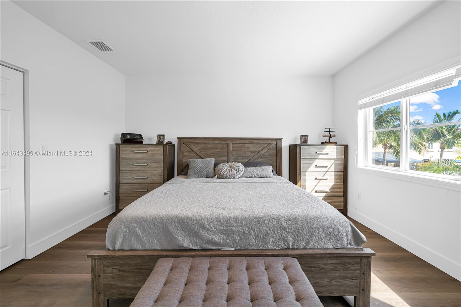 SUNSET LAKE TOWNHOMES - Residential Lease