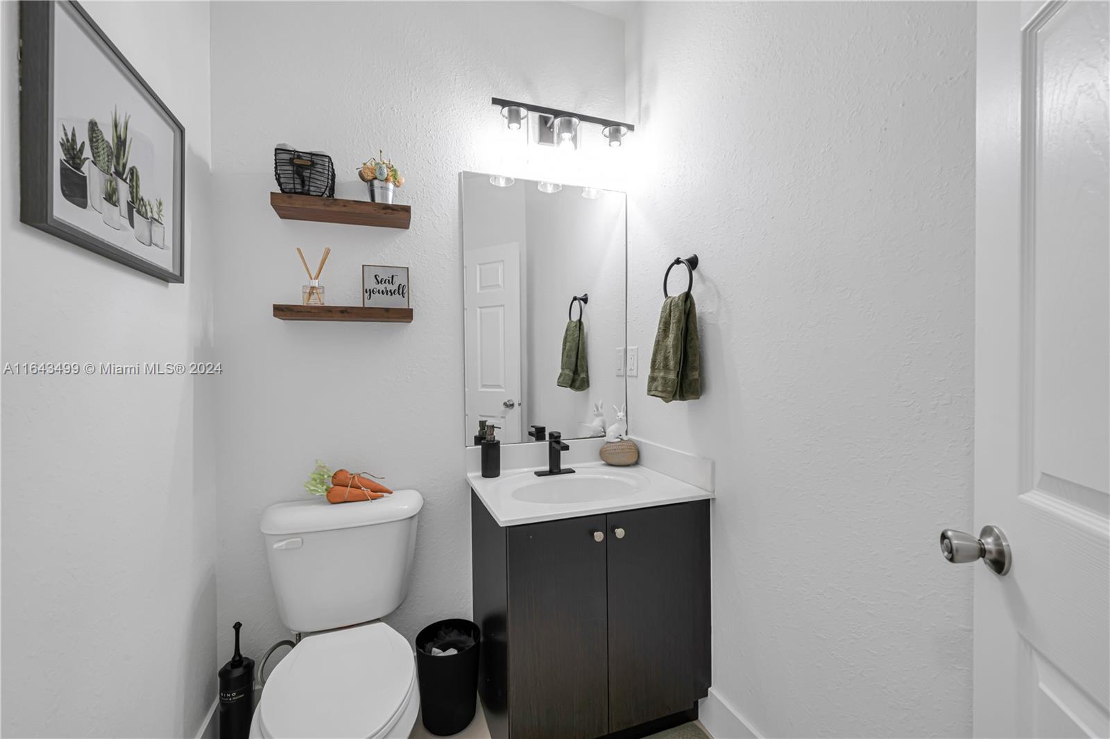 SUNSET LAKE TOWNHOMES - Residential Lease