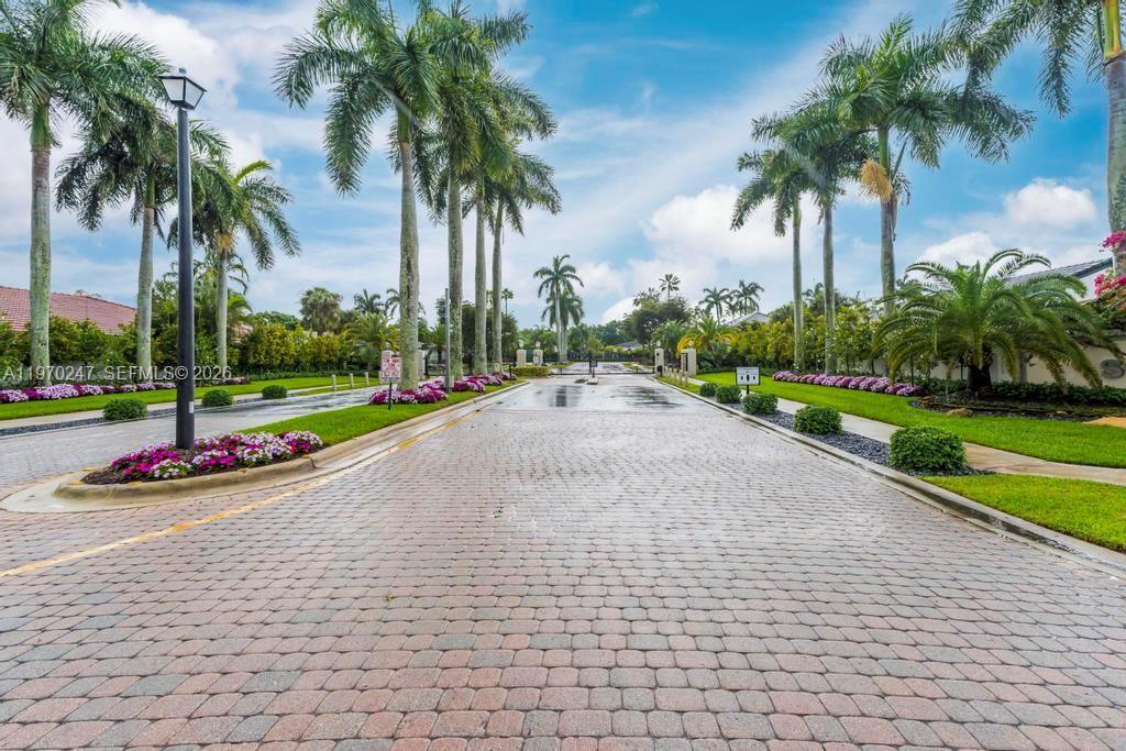 SYMPHONY BAY - Residential
