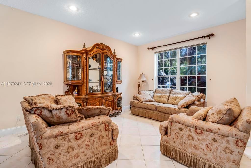 SYMPHONY BAY - Residential
