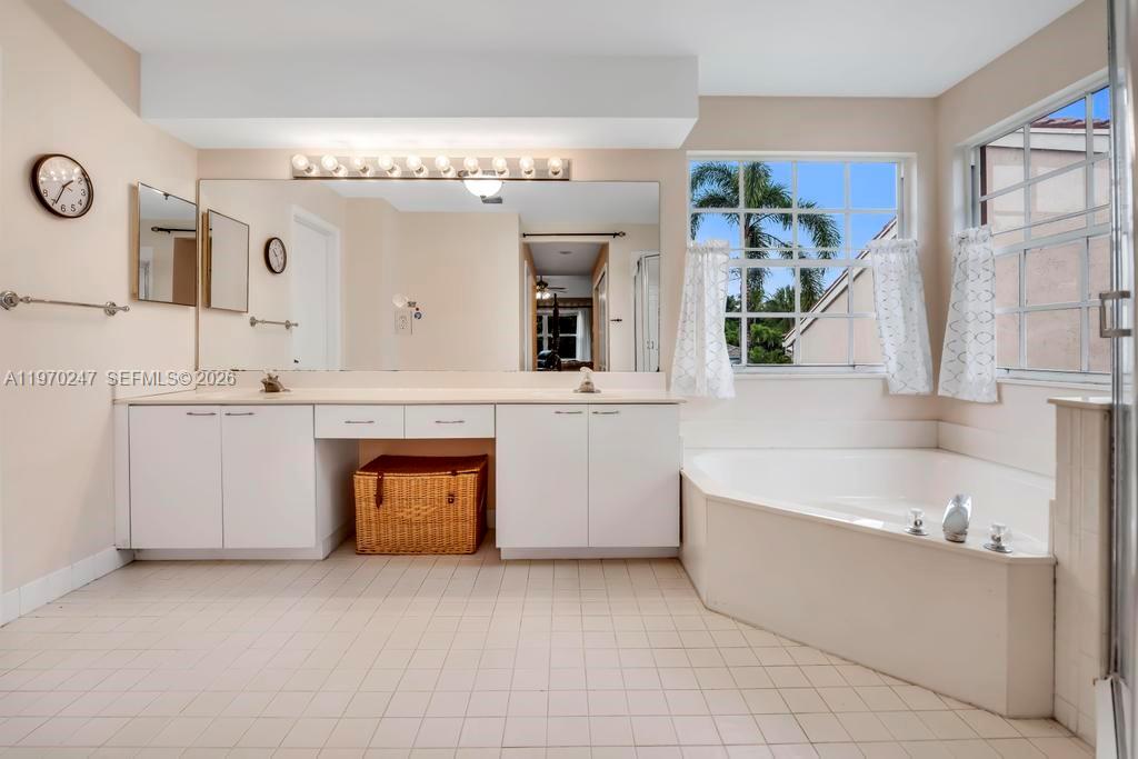 SYMPHONY BAY - Residential