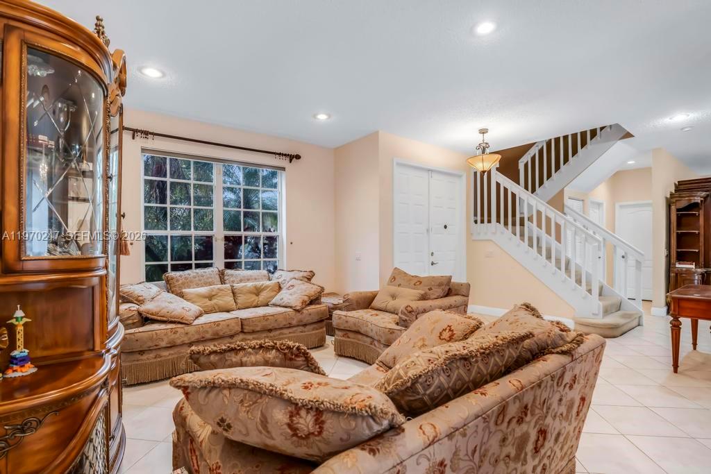 SYMPHONY BAY - Residential