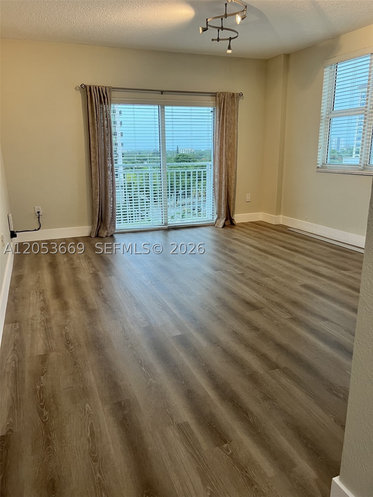 DOUGLAS GRAND CONDO - Residential Lease