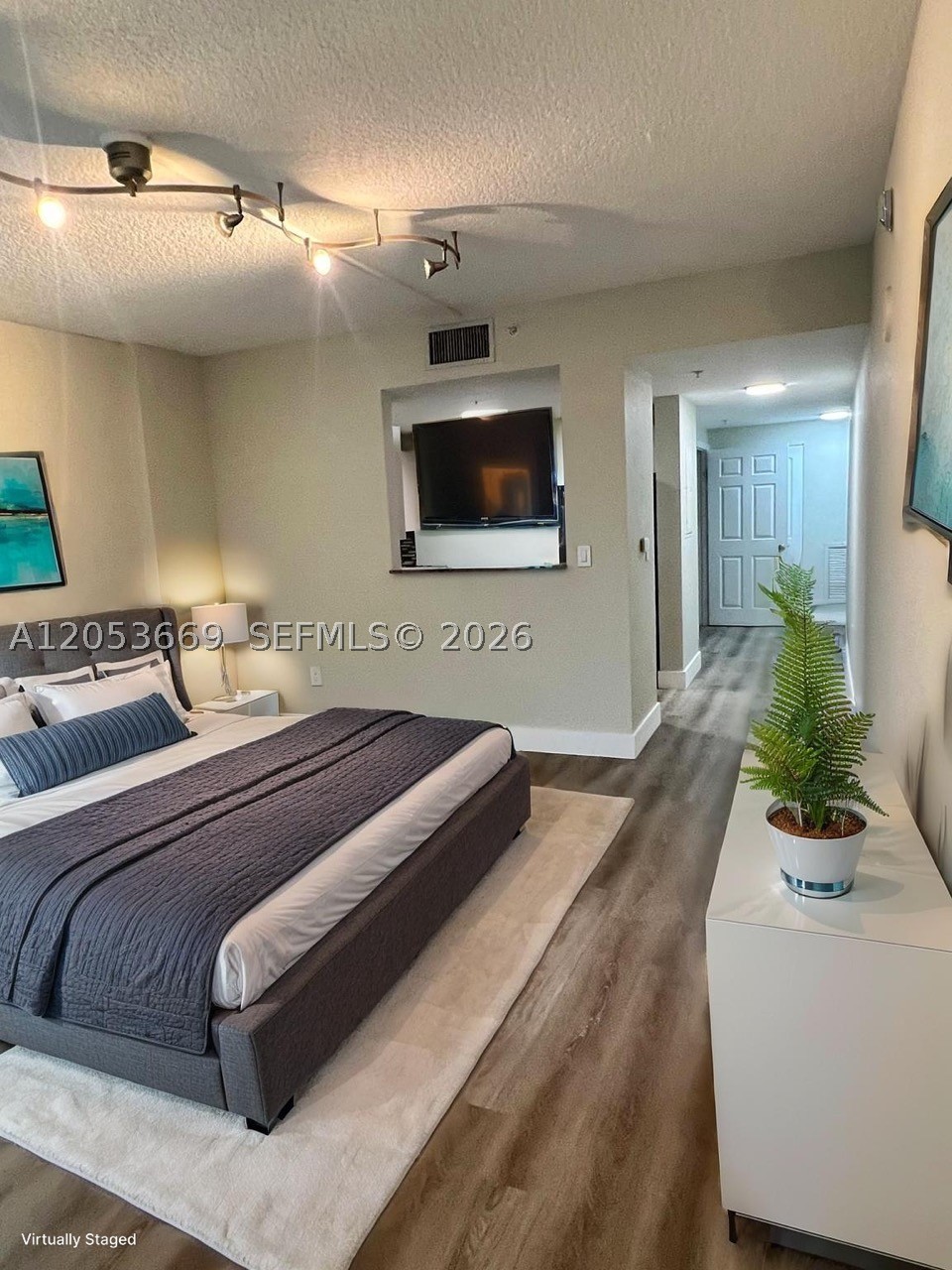 DOUGLAS GRAND CONDO - Residential Lease