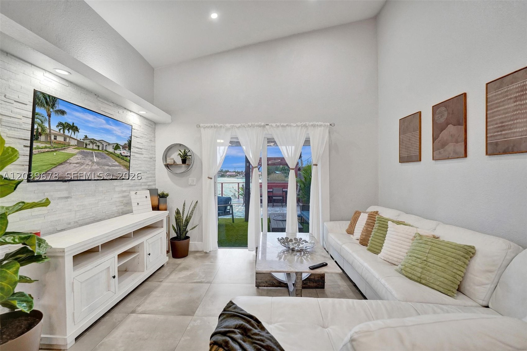 LA BEAU ACRES FIRST UNIT - Residential