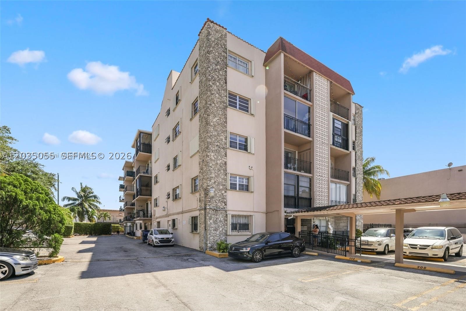 Enjoy this bright and well-maintained 1-bedroom, 1-bathroom home featuring a beautifully remodeled bathroom, freshly painted, and brand-new appliances. Located in an unbeatable area, you'll be within walking distance of a shopping mall, restaurants, and everyday conveniences, with easy access to the 836 Expressway. This is a gated community with swimming pool and assigned parking. A must see unit. Easy to show.