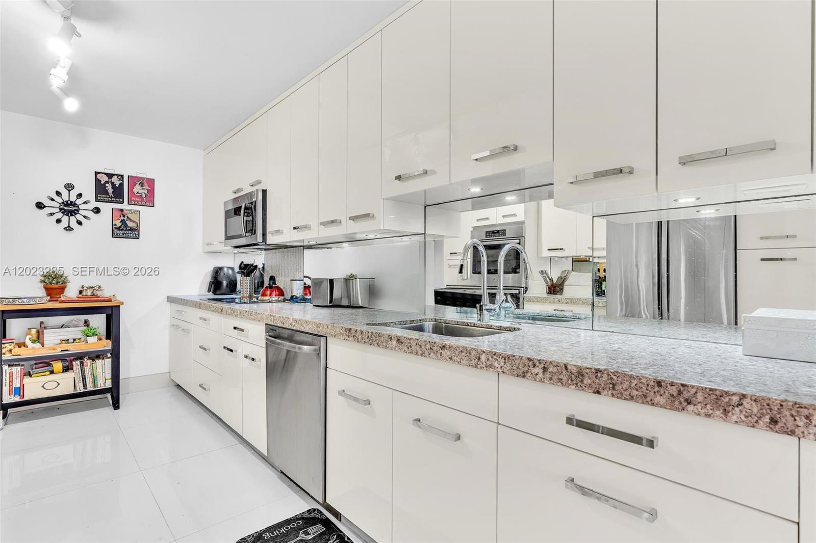 OLYMPUS CONDO PHASE - Residential