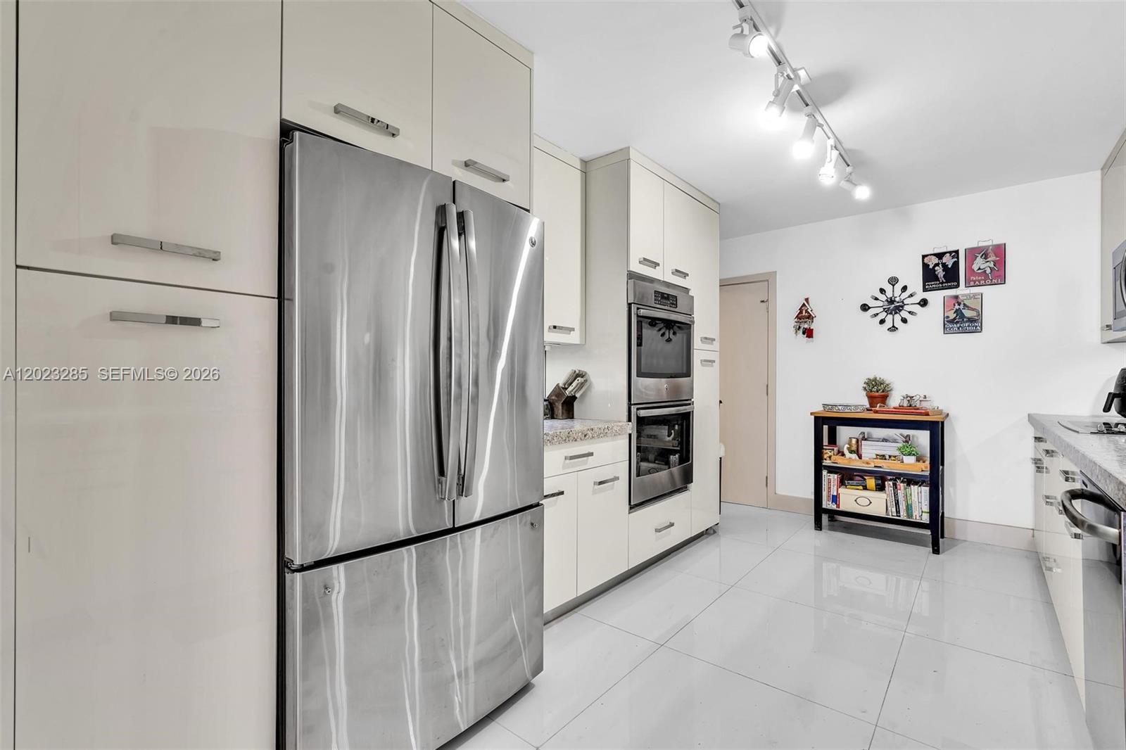OLYMPUS CONDO PHASE - Residential