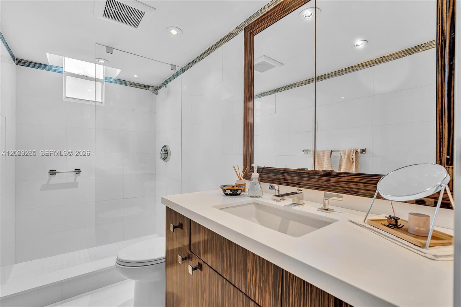 OLYMPUS CONDO PHASE - Residential