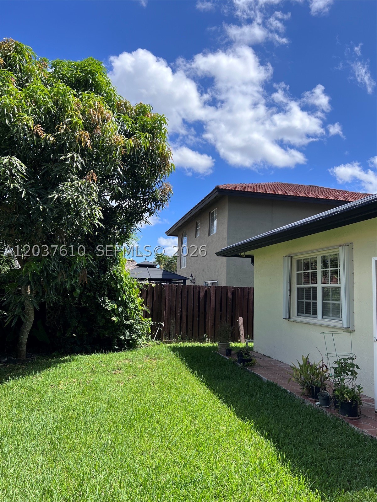 GARDEN HILLS WEST - Residential Lease