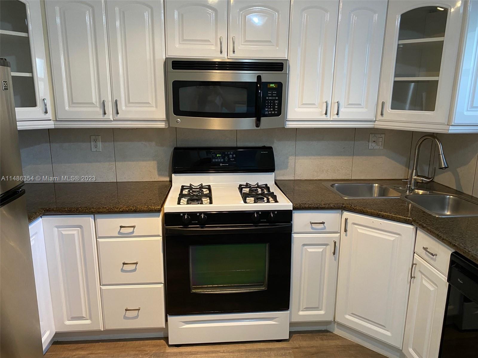 VILLAS OF PINECREST CONDO - Residential Lease