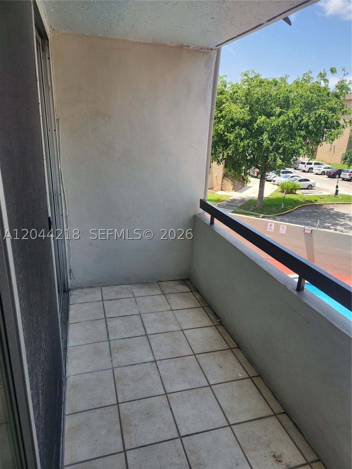 SANDALWOOD CONDO APTS - Residential Lease