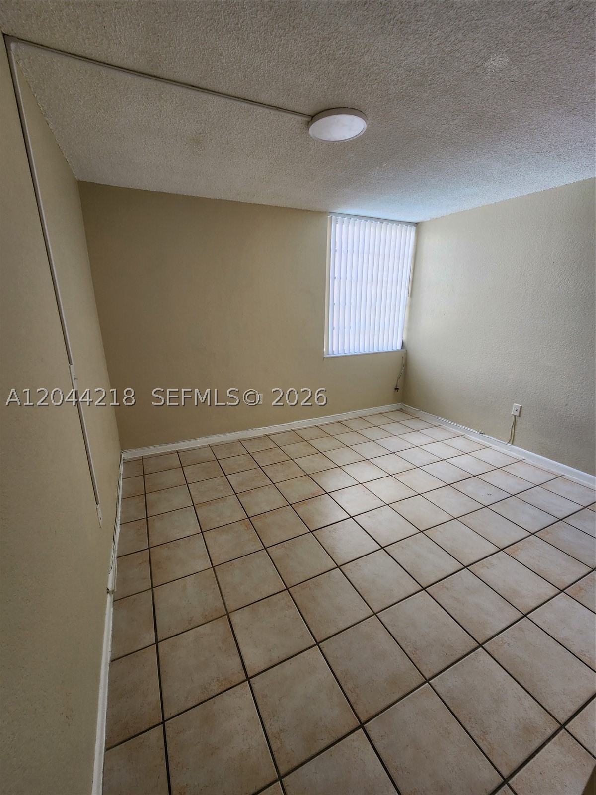 SANDALWOOD CONDO APTS - Residential Lease