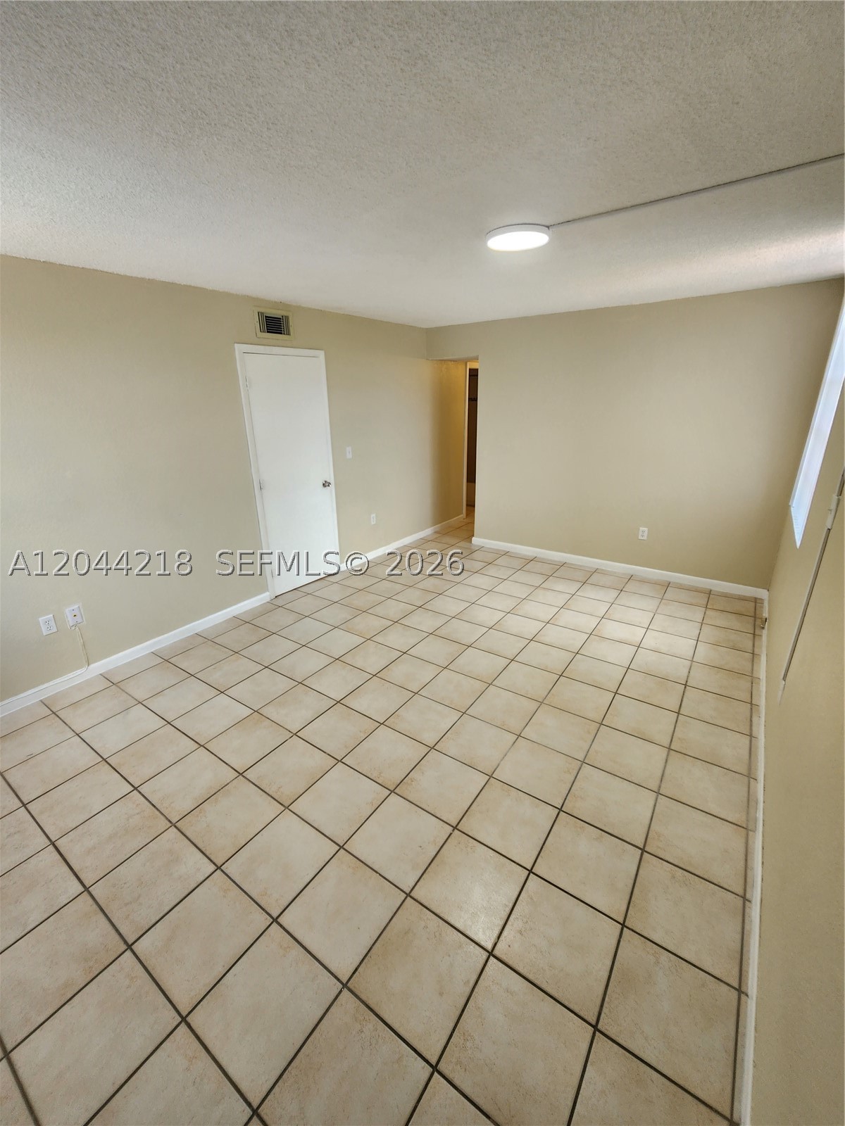 SANDALWOOD CONDO APTS - Residential Lease