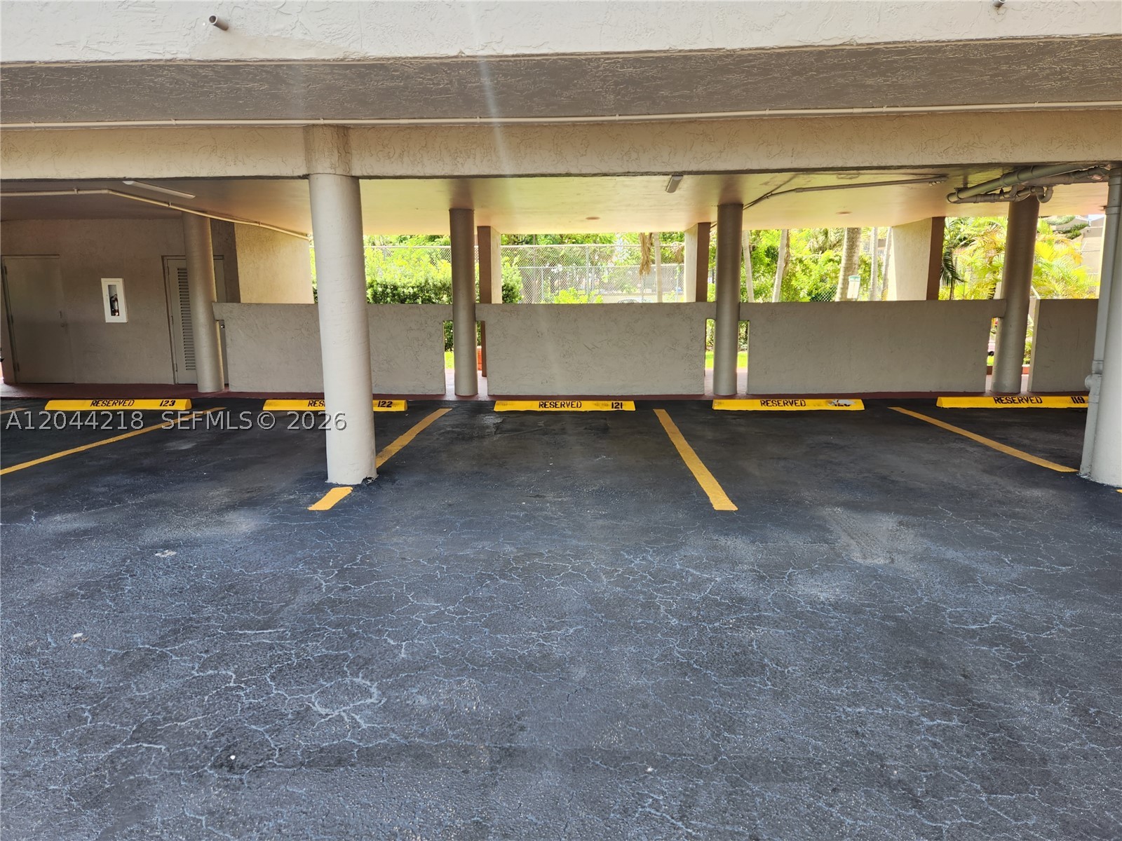 SANDALWOOD CONDO APTS - Residential Lease