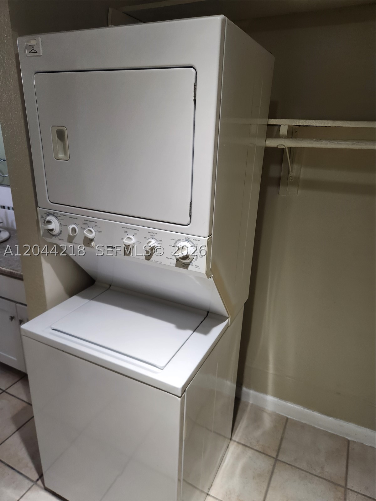 SANDALWOOD CONDO APTS - Residential Lease