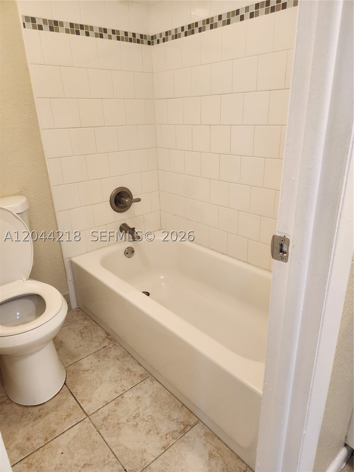 SANDALWOOD CONDO APTS - Residential Lease