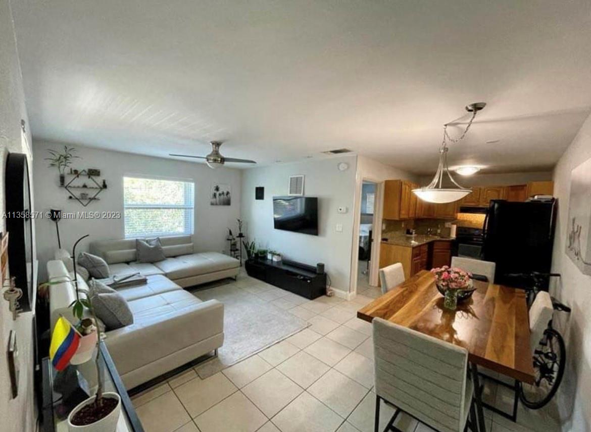 ELIZABETHAN CONDO - Residential
