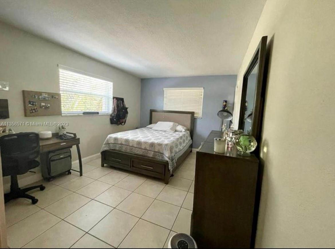 ELIZABETHAN CONDO - Residential