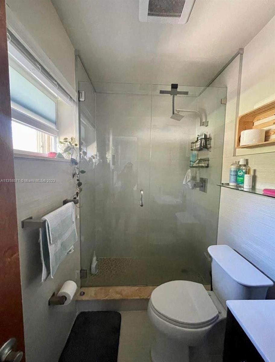 ELIZABETHAN CONDO - Residential
