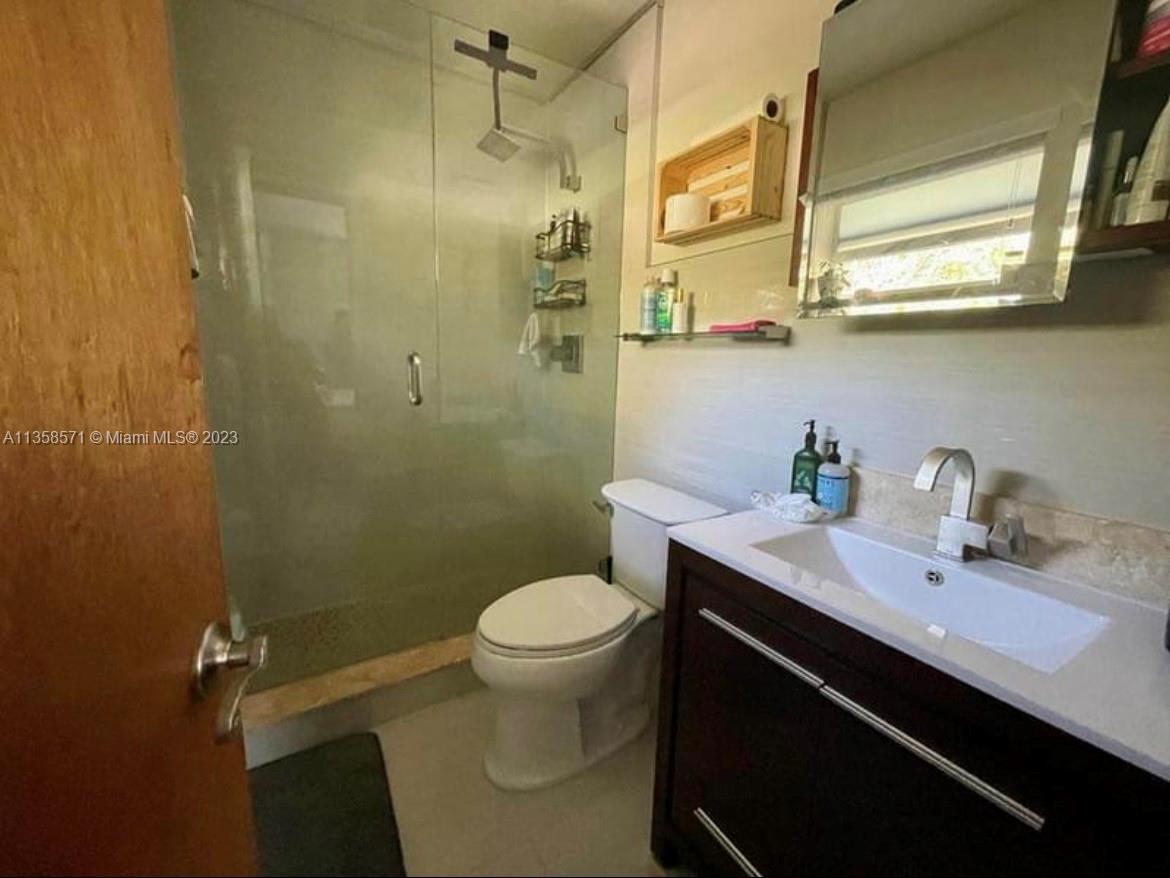 ELIZABETHAN CONDO - Residential
