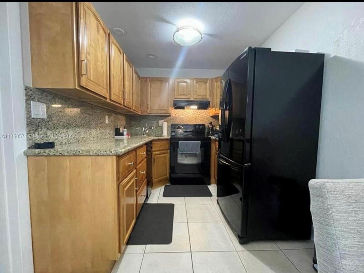 ELIZABETHAN CONDO - Residential