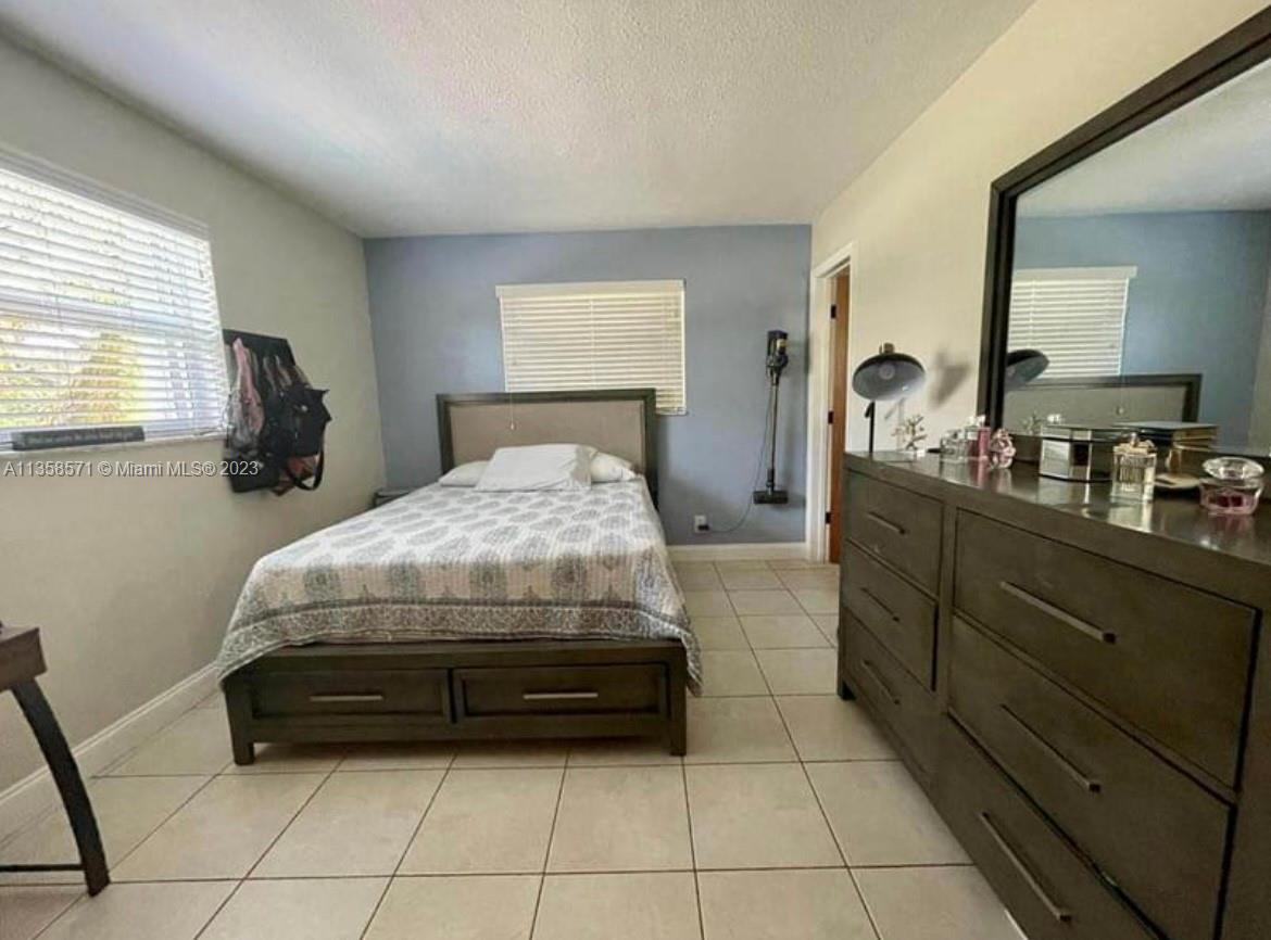 ELIZABETHAN CONDO - Residential