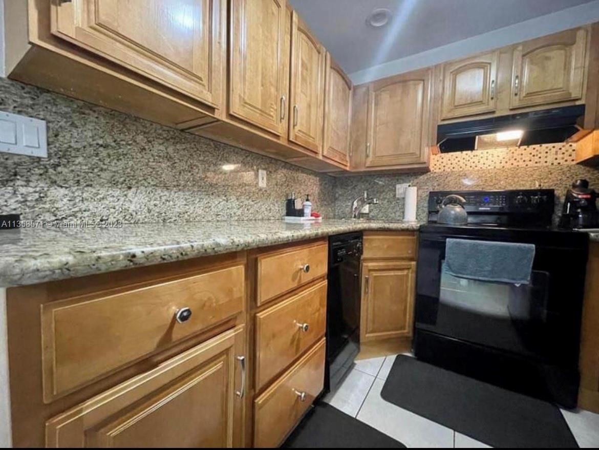 ELIZABETHAN CONDO - Residential