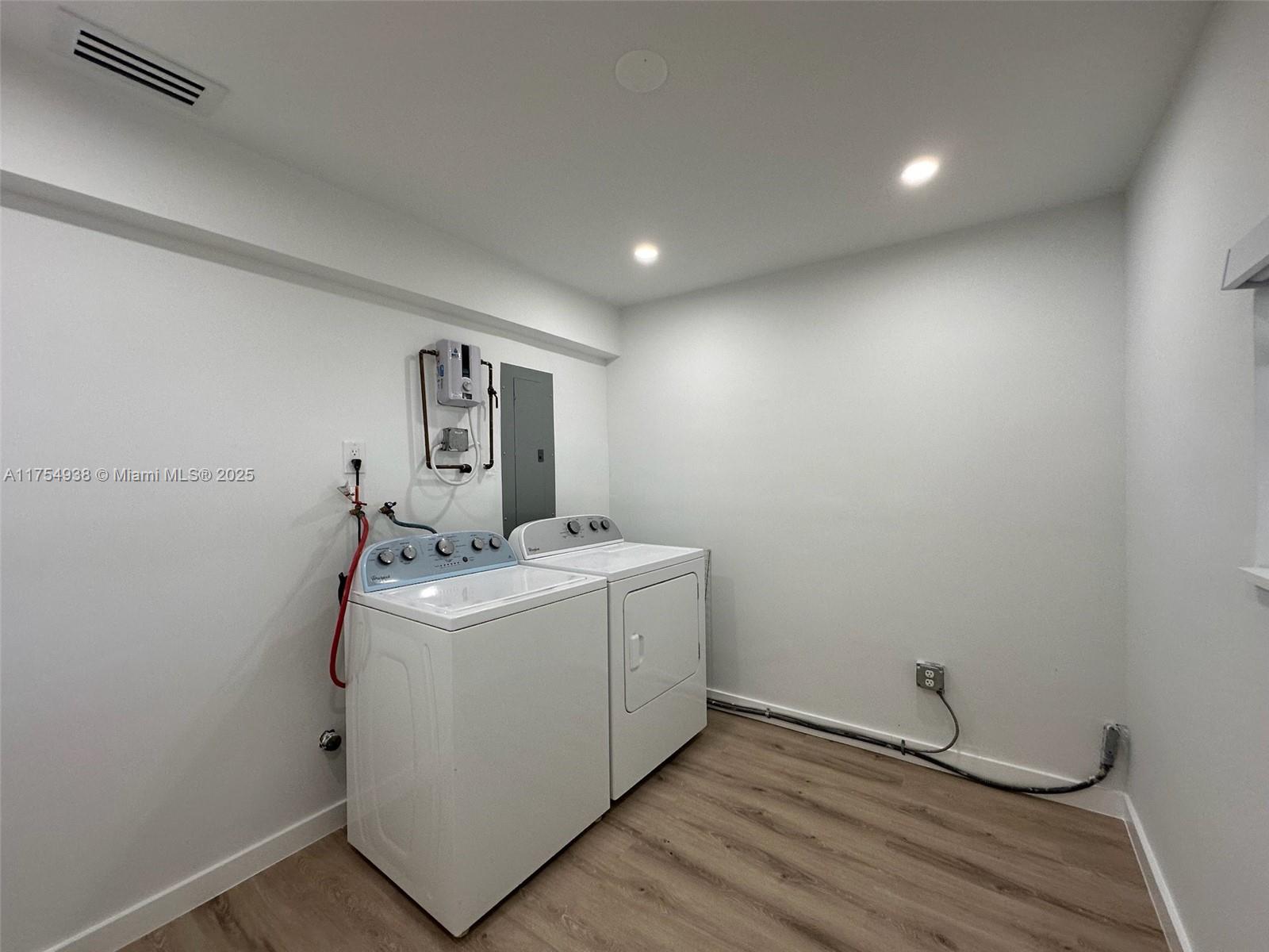 RIVERDALE ESTS ADDN SEC 2 - Residential Lease