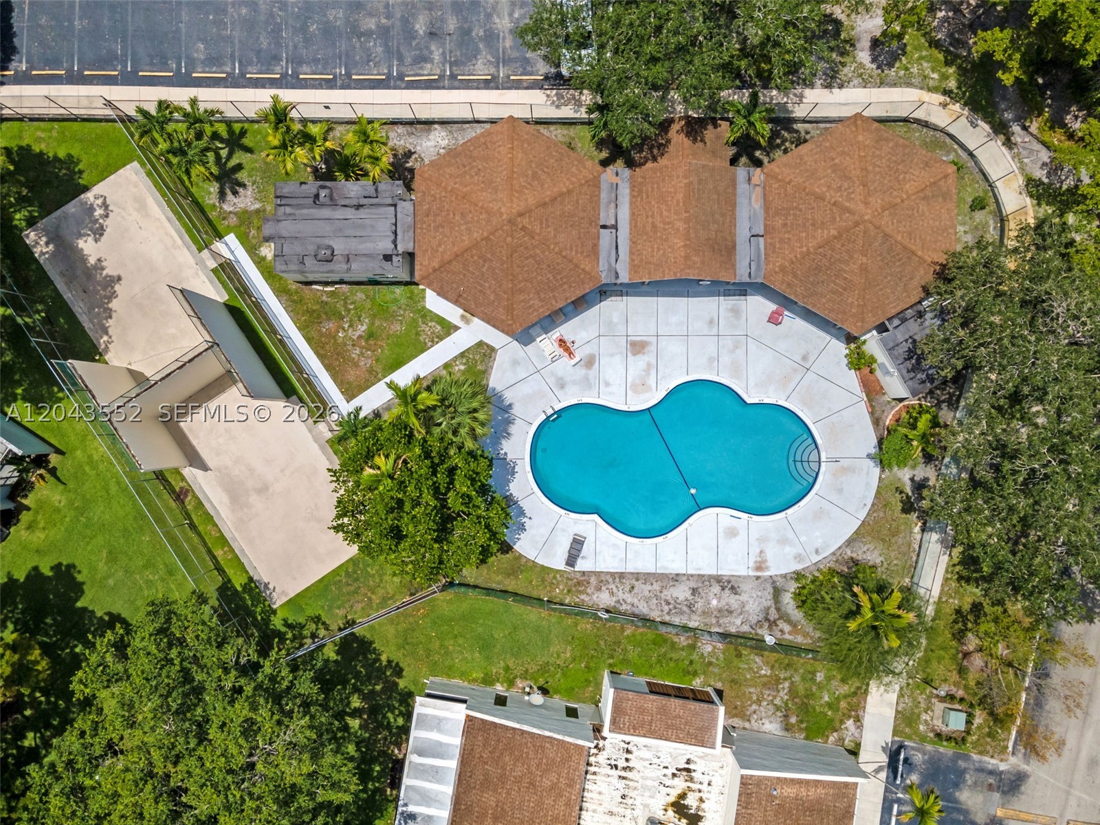 WESTVIEW CONDOMINIUM NO E - Residential