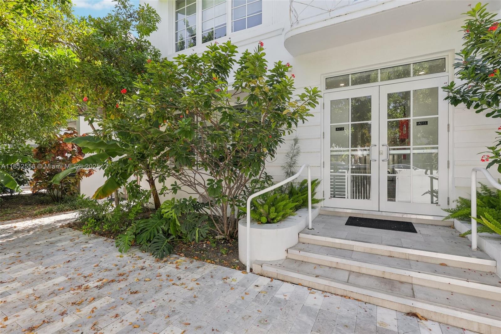 Brand new stylish and elegant townhouse a few steps away from everything. Wood-look tiles throughout, a washer and dryer in the unit, and stainless steel appliances. Community patio space with sunbeds and a large table for entertaining.