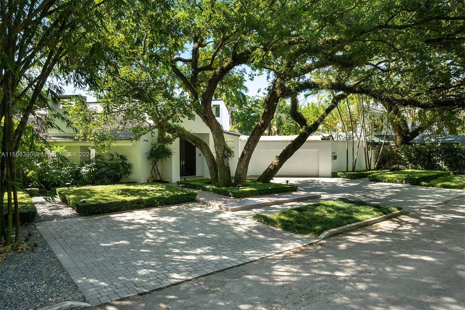 THE MOORINGS - Residential