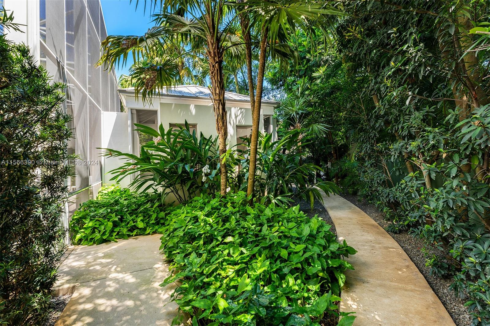 THE MOORINGS - Residential