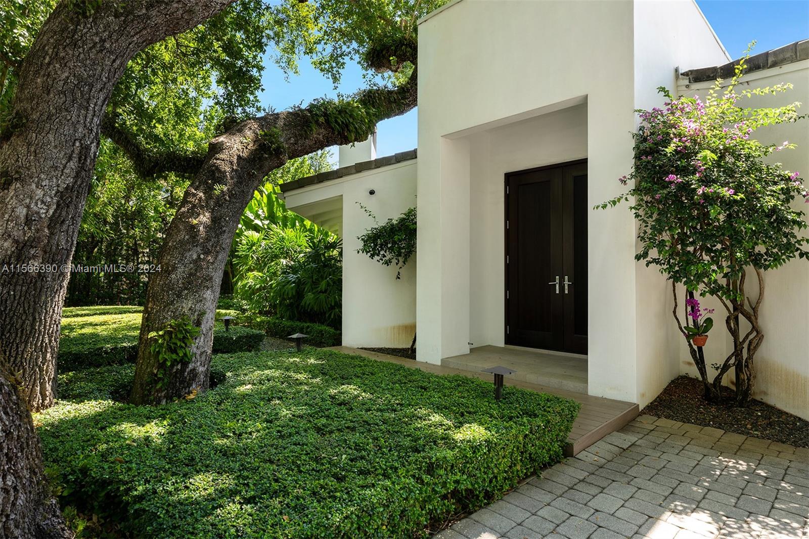 THE MOORINGS - Residential