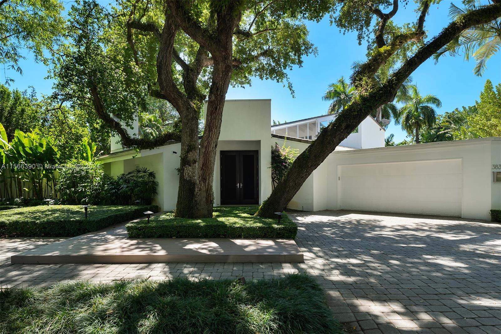 THE MOORINGS - Residential