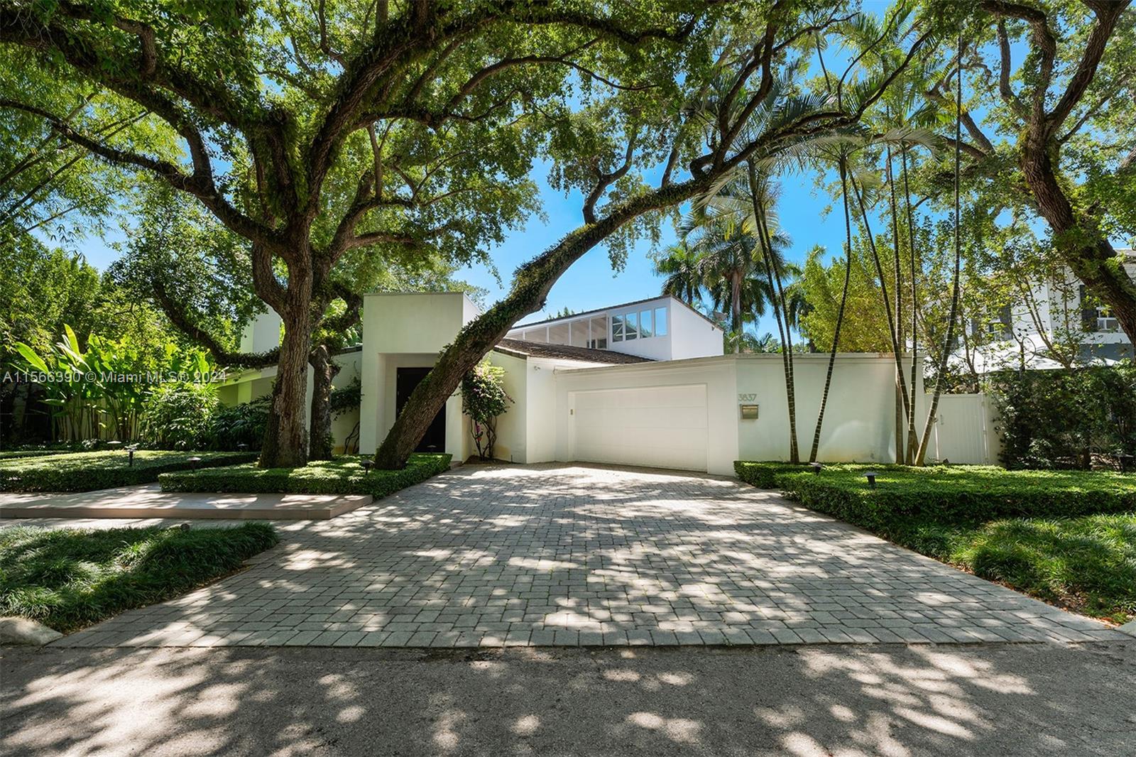 THE MOORINGS - Residential