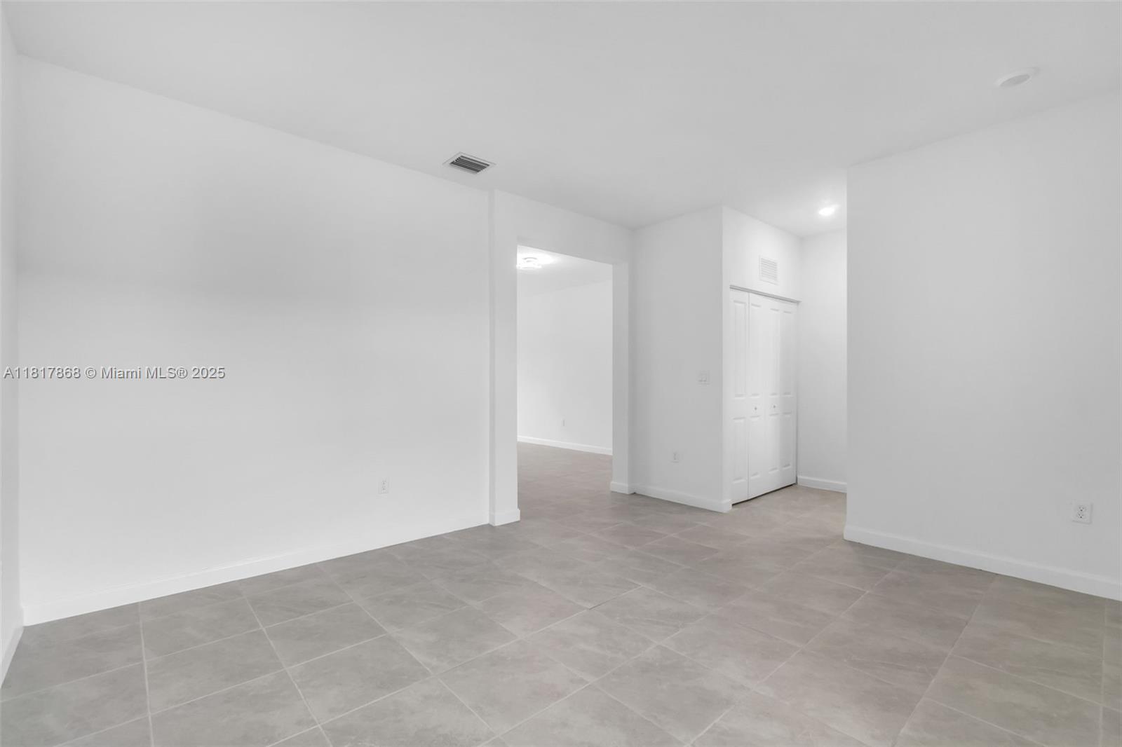 ALTAMIRA - Residential Lease
