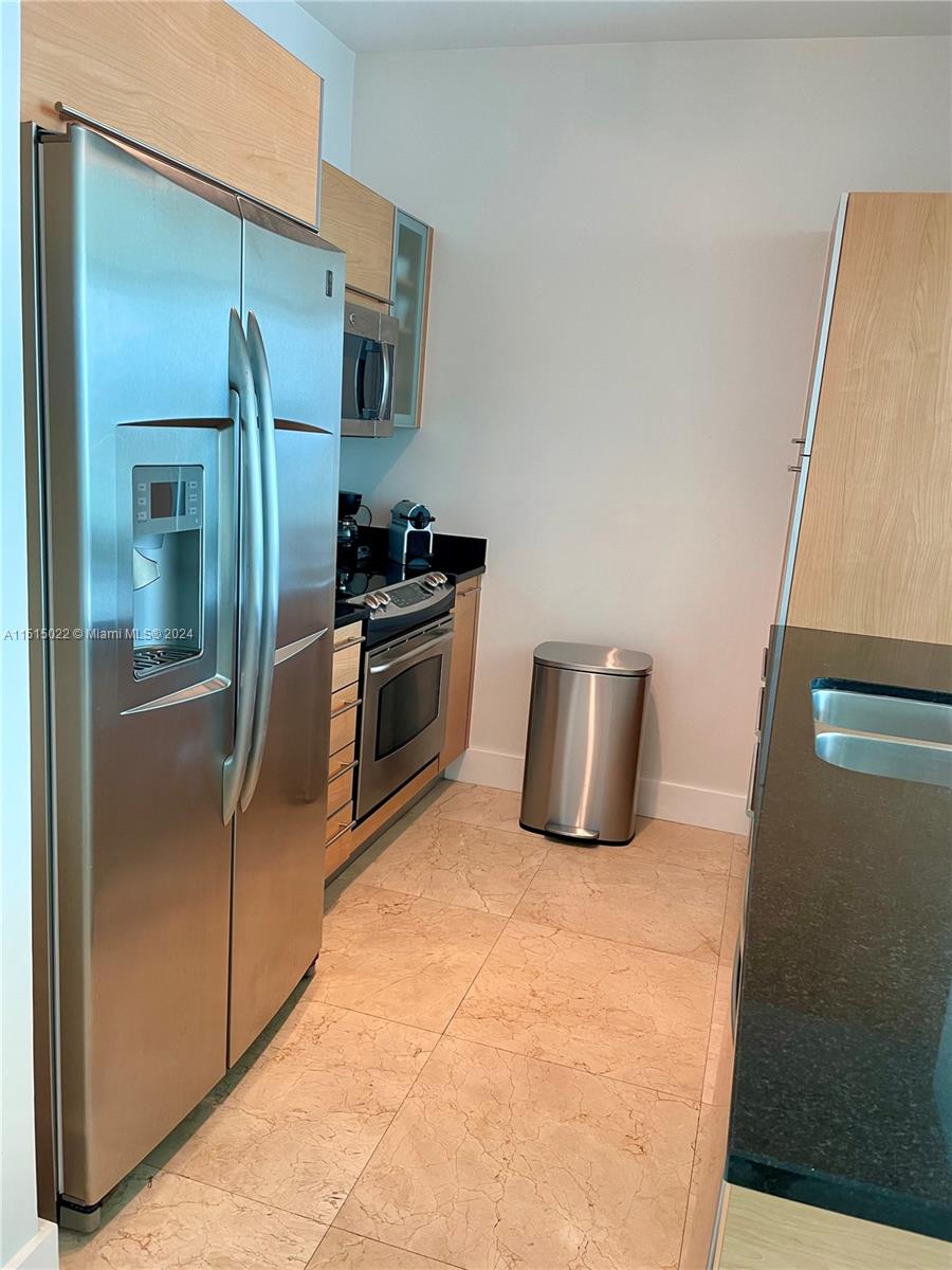THE PLAZA 851 BRICKELL CO - Residential Lease