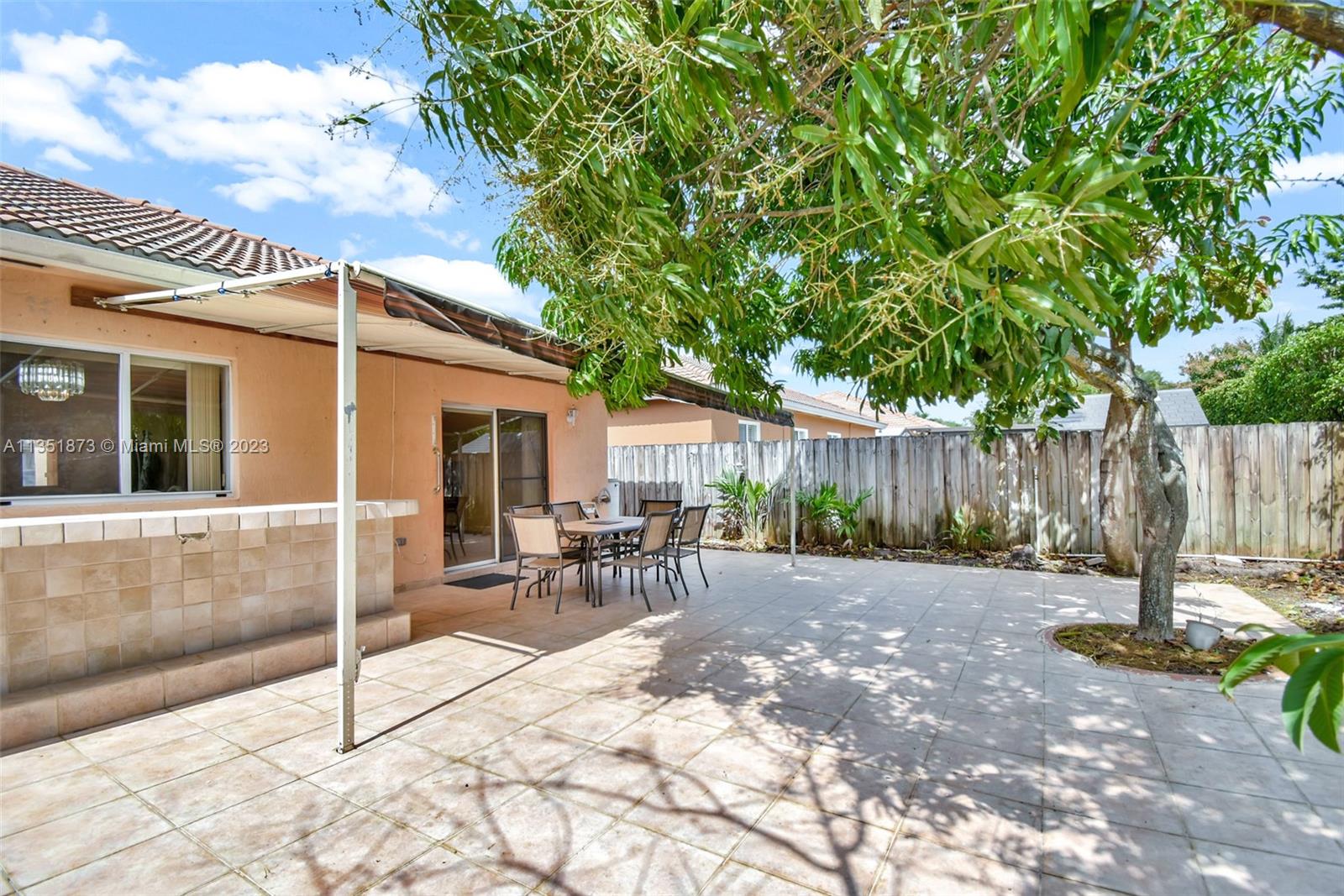 GENESIS OAK GARDENS - Residential